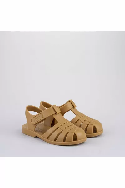 صنادل للأطفال للجنسين