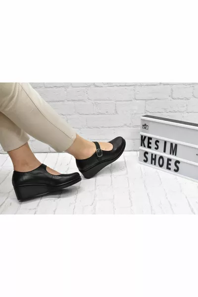 Geschlossene Damenschuhe aus echtem Leder 