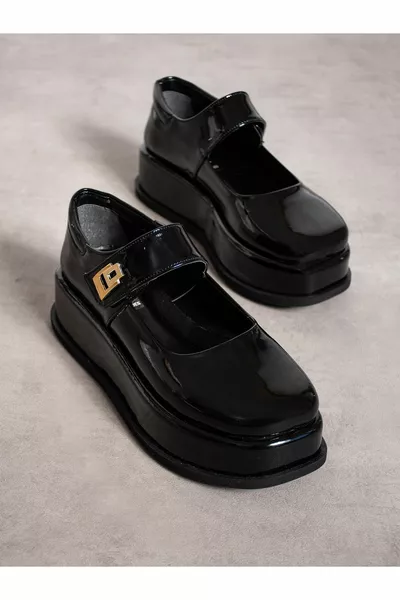 أسود براءات الاختراع الجلود المرأة المتسكع