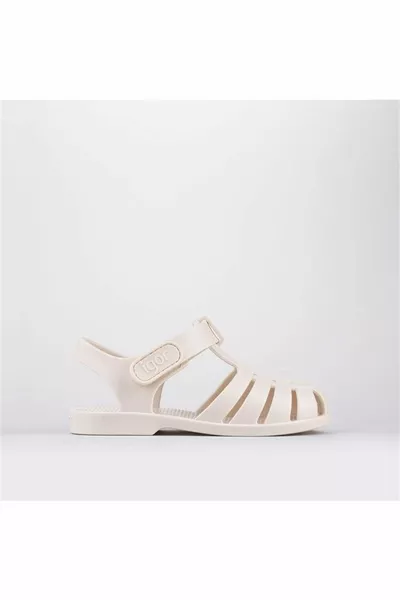 كلاسيكا الفتيات V. الصنادل العاج 