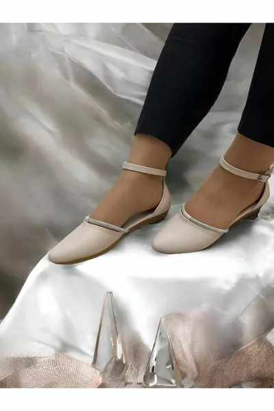 المرأة بدون كعب شريط الحجر مفصلة وحزام مفتوحة الصيف عارضة ثوب النوم مساء اللباس الصنادل والأحذية