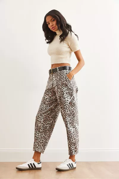 Dames Ecru Leopard Met Zak Leopard Balloon Gabardine Broek 