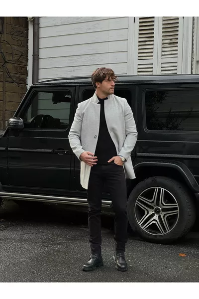 Cappotto da uomo grigio slim fit con collo alto in lana