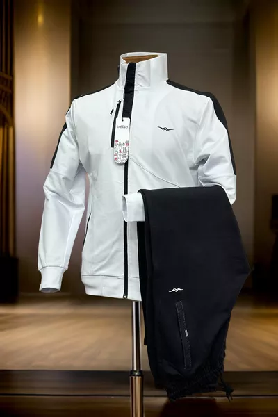 بدلة رياضية رجالية قطنية موسمية بياقة عالية بيضاء بسحاب وجيوب وساق مستقيمة من قماش مزدوج