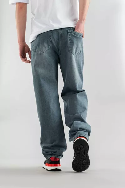 Мужские джинсы темно-синего цвета свободного кроя с обычной талией и широкими штанинами