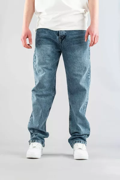 Мужские джинсы синего цвета свободного кроя с обычной посадкой и широкими штанинами