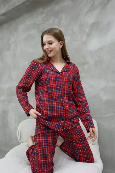 طقم بيجامة بأزرار وياقة من القطن