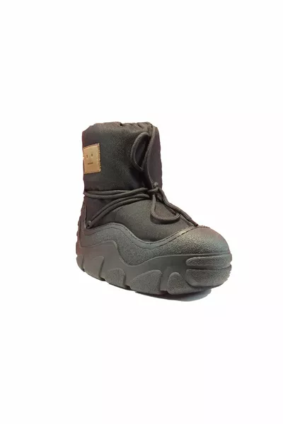 Ботуши с козина вътре (формата е по-малка от 1 размер)