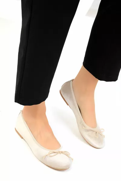 Dieci ballerine da donna in velluto 