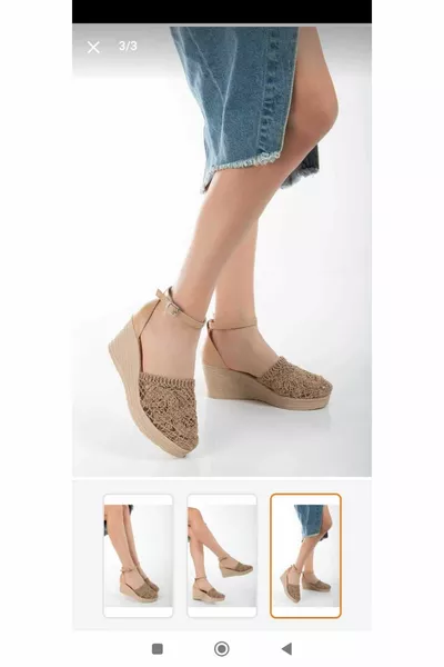 Padded sole with wrist buckle