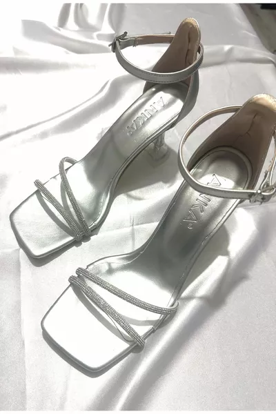 Lady Silver Stone Sehr stilvoll 8 cm Transparente Absätze Blunt Square Toe Hochzeit Verlobung Abendkleid Schuhe Sandalen
