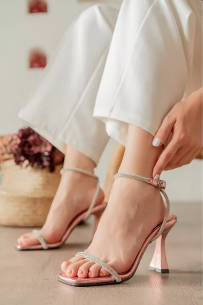 كعب حجري أحادي الحزام للسيدات