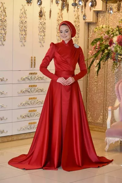 الجنية فتاة حمراء مساء اللباس