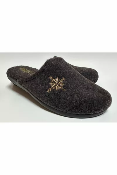 شعر الرجال بالراحة ضوء المنزل والنعال للضيوف