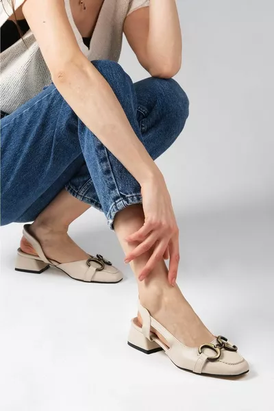 ديتا بيج لون مفتوح الظهر نسائي بكعب قصير مع إكسسوارات مشبك