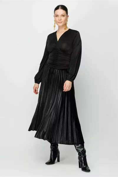 Плисирана кадифена пола с ластик талия - черна