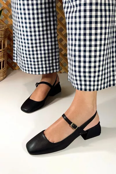 Дамска Audrey Черна матова кожа с отворен гръб с квадратни пръсти каска с къси токчета