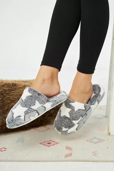 المرأة مغلقة الجبهة منزل النعال نجمة منقوشة صامتة وحيد المهر حزمة النعال منزل النعال