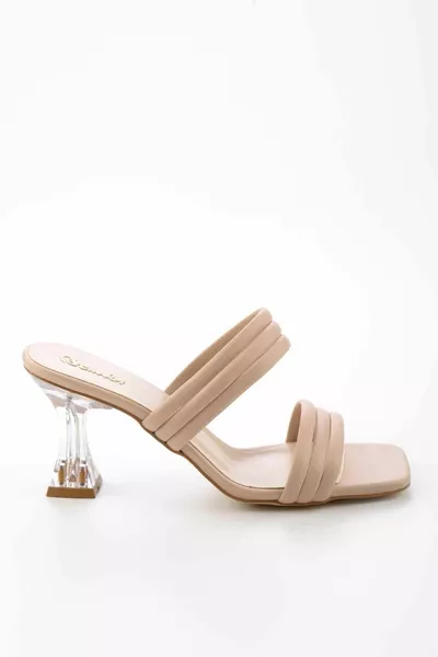 نعال نسائية عارية 