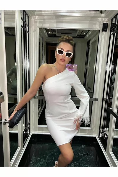 MINI WHITE DRESS WITH SINGLE SLEEVE TASSELS