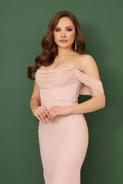 مسحوق كريب اللؤلؤ مطرز فستان خطوبة طويل