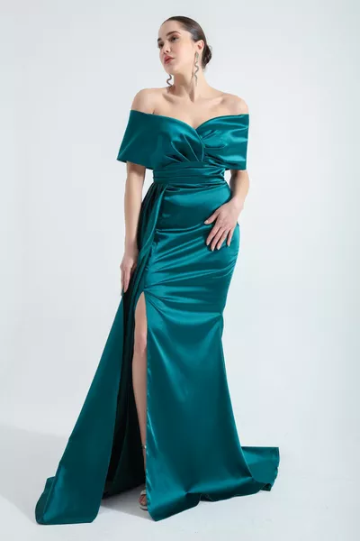 Abito da sera lungo con scollo a barca verde smeraldo da donna con spacco