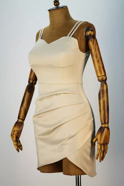 ВЕЧЕРНА РОКЛЯ САТЕН КЪСА ПЛИСИРАНА