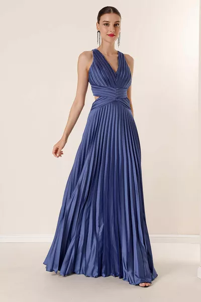 Талия и гръб Ниско изрязана подплатена плисирана дълга сатенена рокля INDIGO