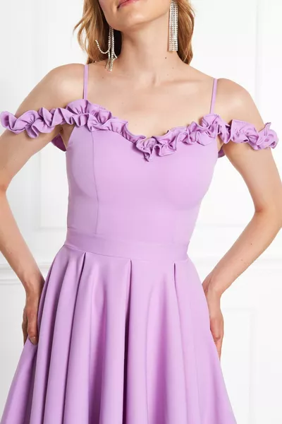 Регулируемый тонкий бретель Воротник с оборками Детализированная эластичная ткань Плиссированные расклешенные сиреневые вечернее платье 