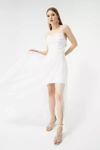 المرأة الأبيض الصدر رايات انتفخ فساتين السهرة بريق