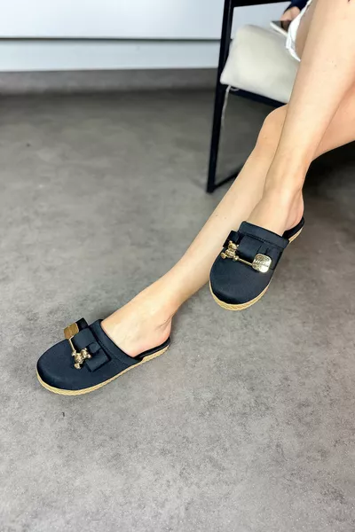 House slippers with teddy bear buckle