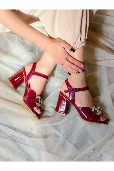 ARYA BURGUNDY ЛАЧЕНИ САНДАЛИ НА ТОК