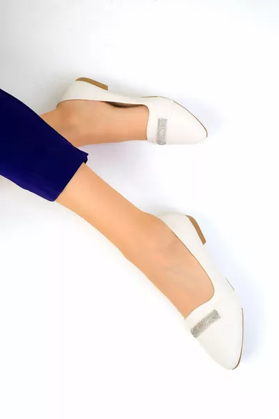 شقق باليه نسائية بيضاء 