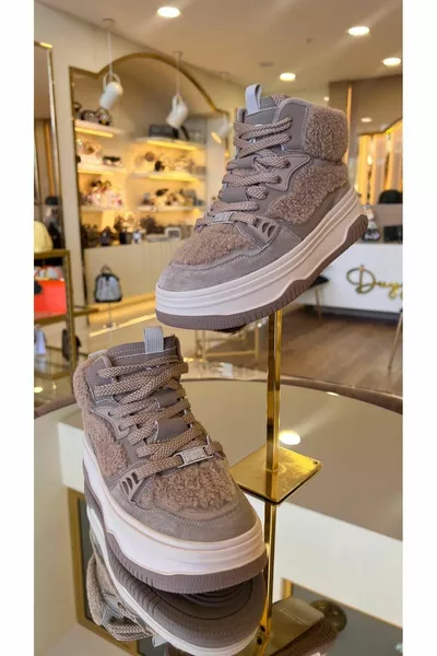 Importierte gefiederte Sportstiefel für Damen