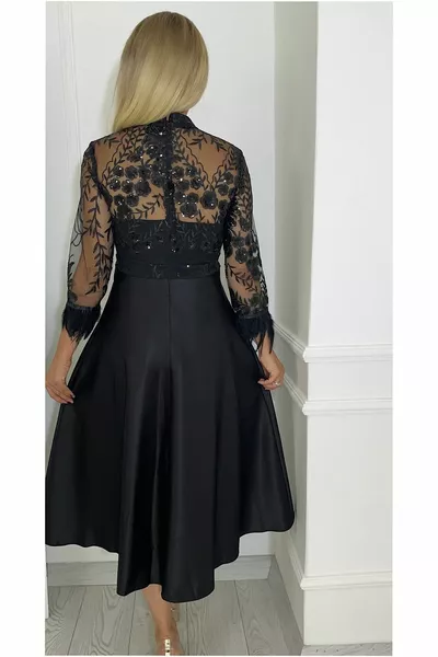  Abito in tulle e pizzo con disegno ricamato nero