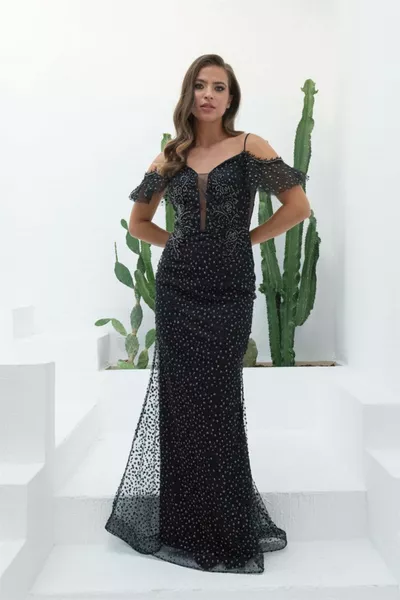 Дамска вечерна рокля извън рамото  черно