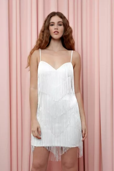 Abito da sera corto con nappe con spalline