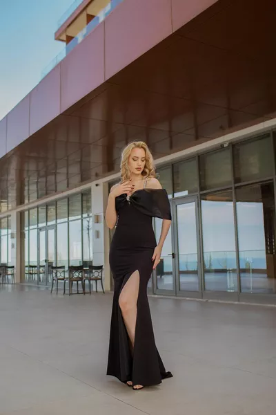 Robe de soirée en crêpe fendu noir