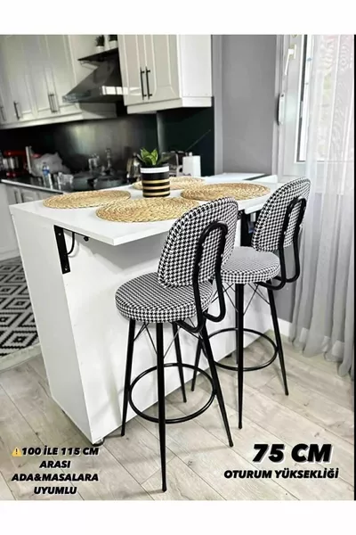 كرسي دولشي بار بارتفاع  سم مع تنجيد قماش بنقشة الحصان المربّع. متوافق مع الطاولات التي يزيد ارتفاعها عن  سم