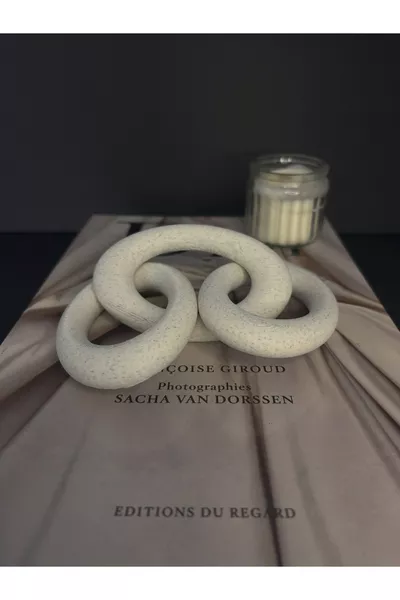 Objet décoratif chaîne blanche moderne – Élément élégant pour table et bibliothèque