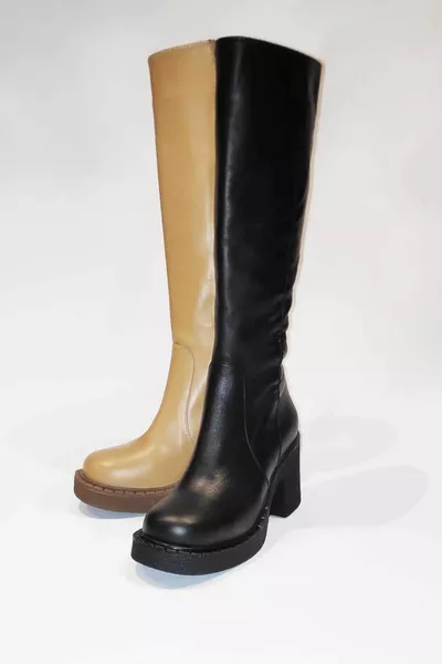 حذاء جلدي أسود بكعب عال