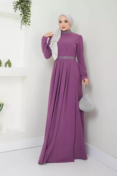 Abito da sera con cintura e colletto pietre 