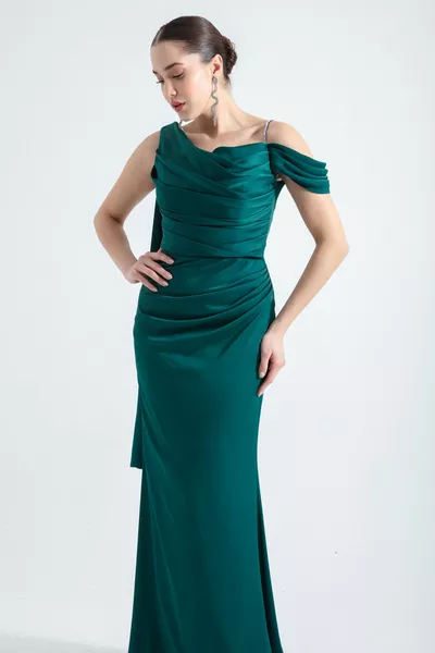 المرأة الزمرد الأخضر واحد الكتف حجر حزام طويل الساتان مساء اللباس