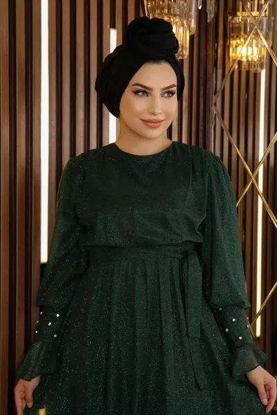 Robe de soirée en mousseline de soie à paillettes détaillée en pierre émeraude 