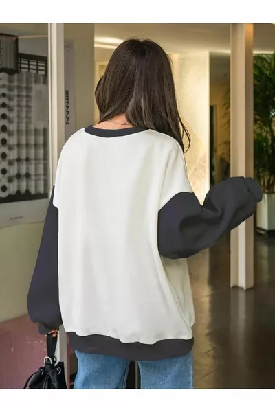 Damen Oversize-Sweatshirt mit 3-Faden, weiß genug, bedruckt und mit geräucherten Ärmeln versehen