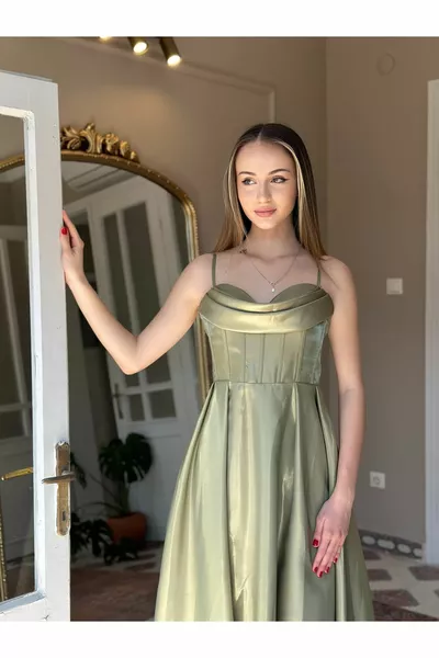 Robe midi en satin d’organza à bretelles