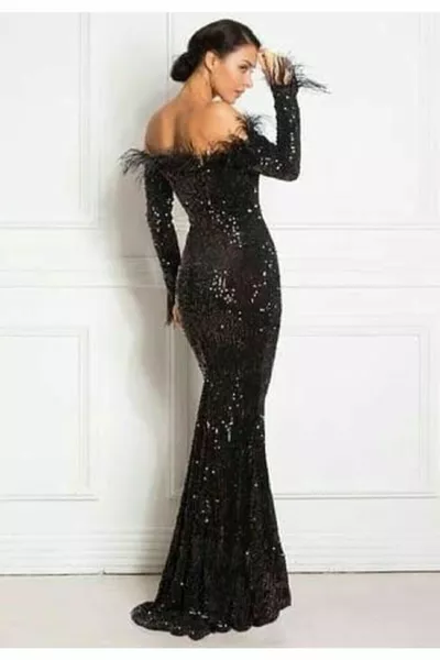 Abito in velluto con paillettes dettagliate di piume di tendenza