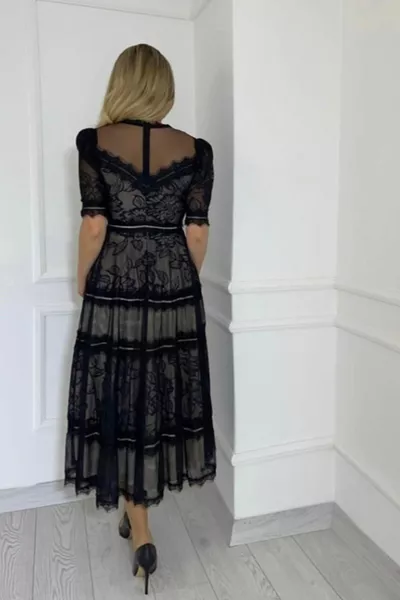  Robe de conception en dentelle noire
