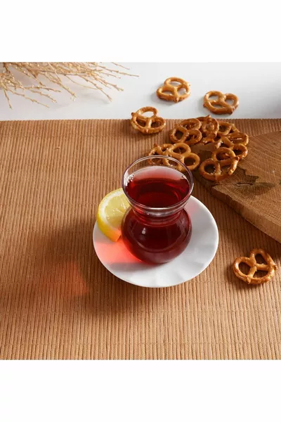 Чайный сервиз с кружевной фарфоровой тарелкой,  предметов, 