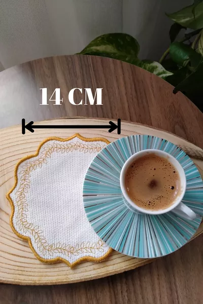 6 tovaglioli da cocktail e sottobicchieri da caffè ricamati su tessuto di lino.